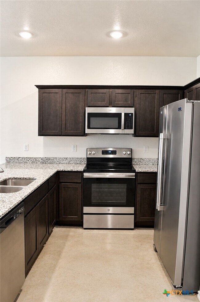 Building Photo - 1222 Lehmann Dr