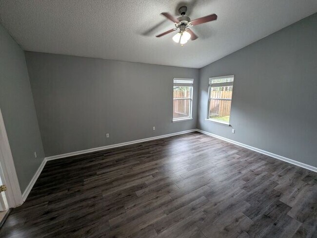 Building Photo - 712 N Edenbridge Way