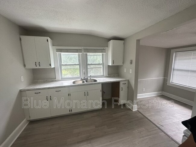 Building Photo - 5249 Clearwater Lake Rd