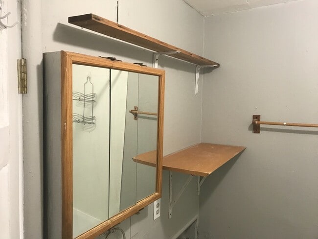 Building Photo - 220 Doty St