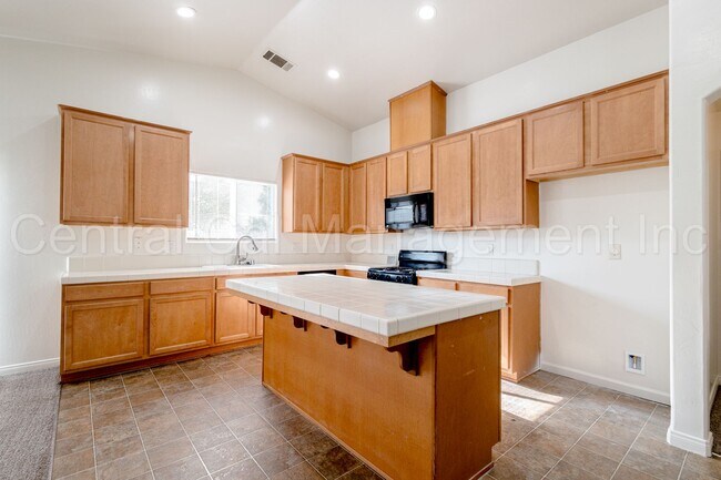 Building Photo - 3 Bedroom/2 Bath Home with an office in th...