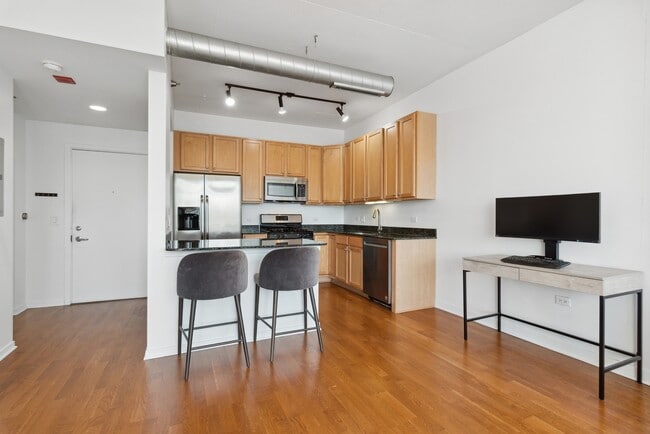 Building Photo - 909 W Washington Blvd
