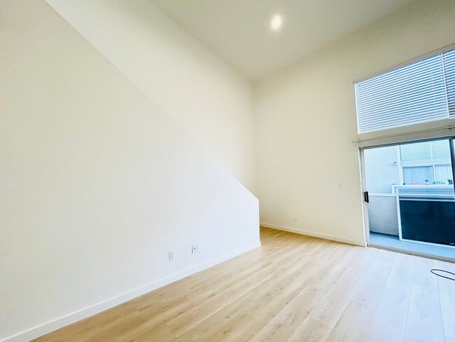 Building Photo - dun351