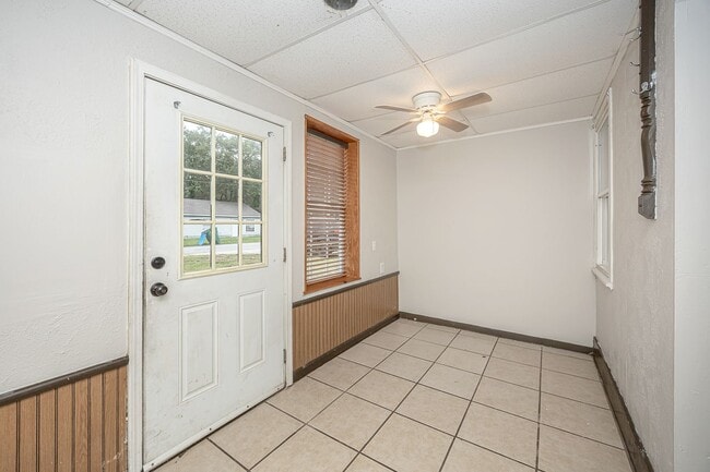 Building Photo - Cute Rental Home