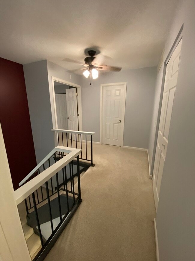 Building Photo - 552 Alton Ct