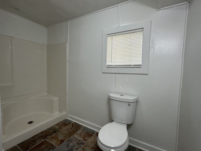 Building Photo - Remodeled 4 Bedroom with New A/C