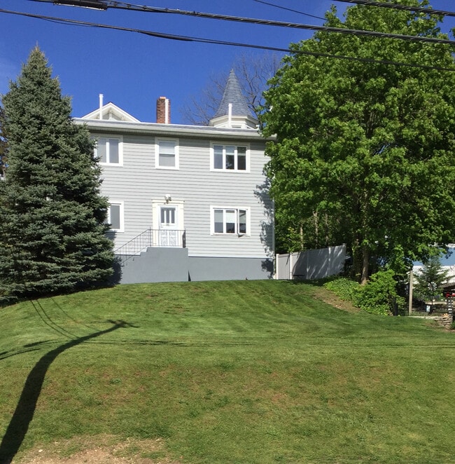 Primary Photo - 38 Bayview Ave