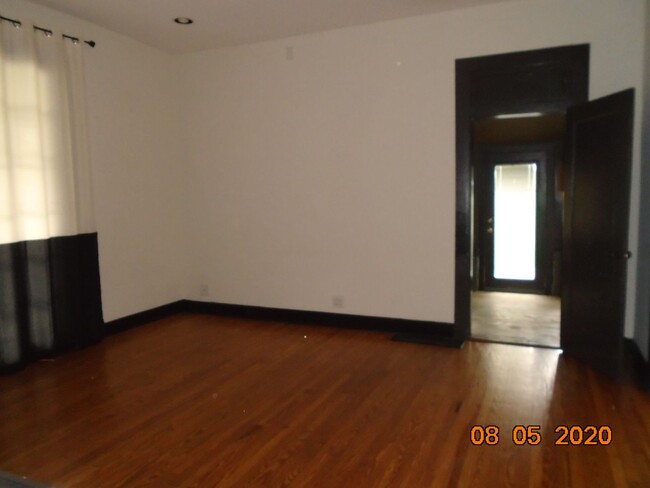 Building Photo - 420 W 13th St