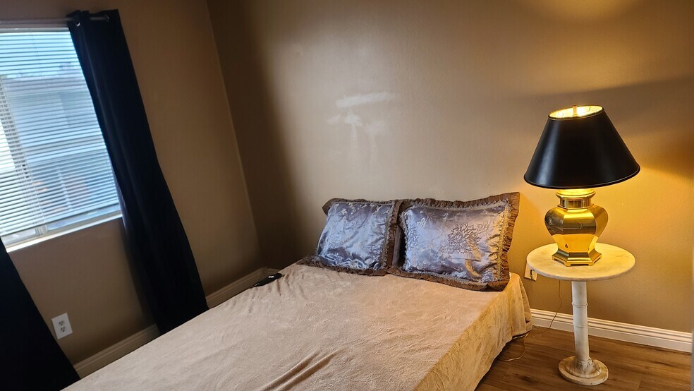 adjustable bed - 7831 Camino Noguera