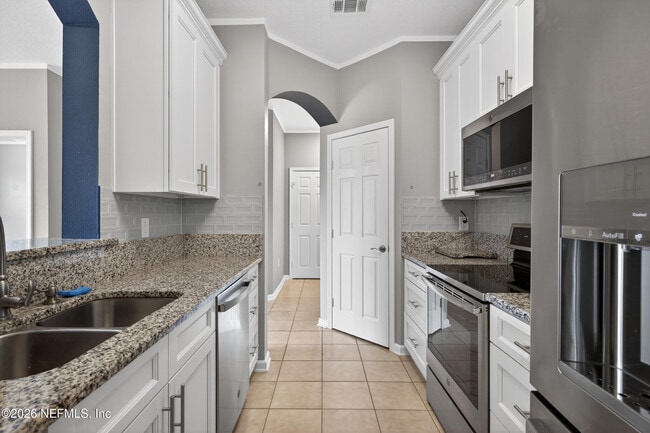 Building Photo - 10550 Baymeadows Rd