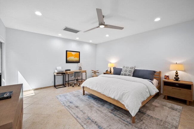 Building Photo - 73416 Mariposa Dr