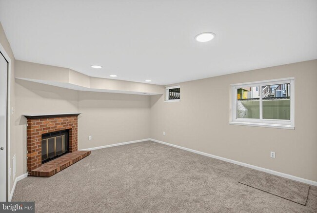 Building Photo - 502 Meadowmist Way