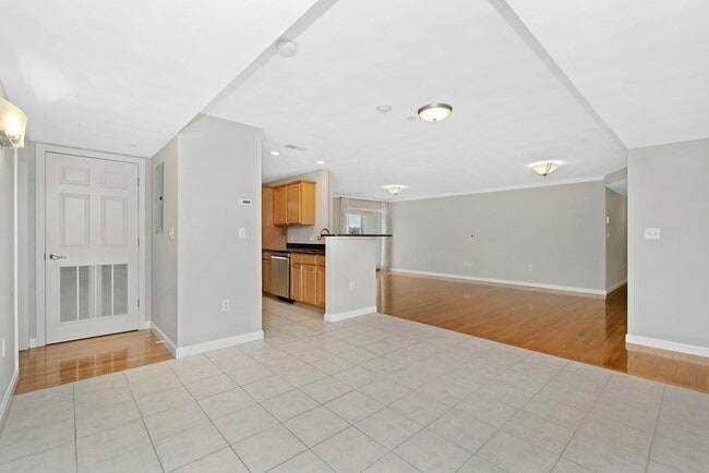 Building Photo - 260 Main St