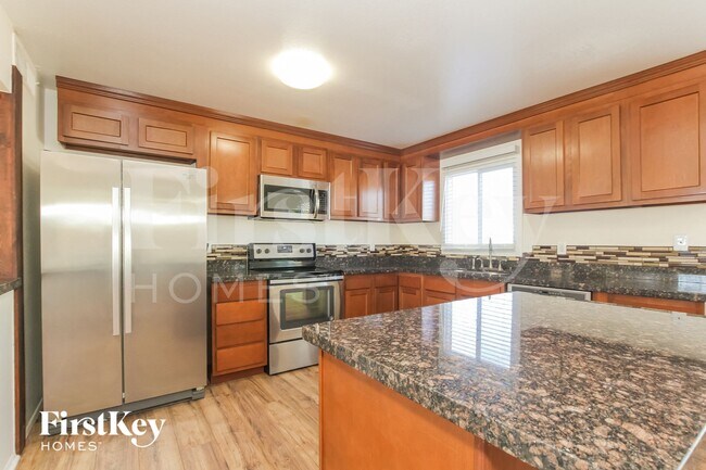 Building Photo - 3502 E Greenway Ln