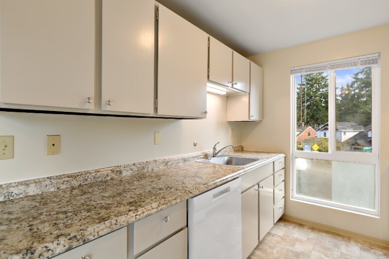 Building Photo - 12520 Roosevelt Way NE