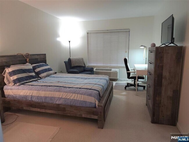 Building Photo - 8915 Bergenwood Ave