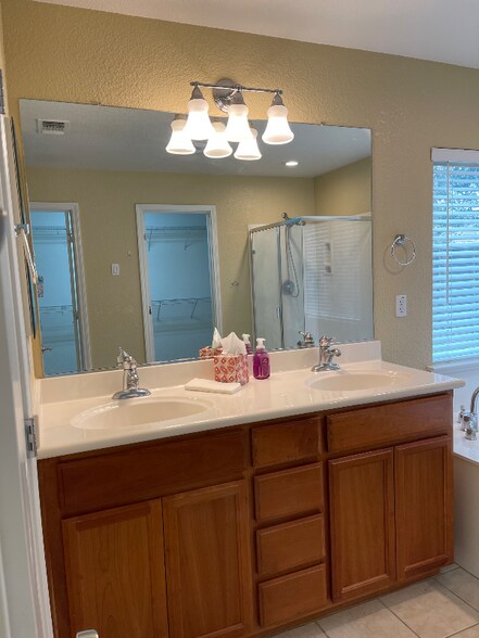 Building Photo - 1610 Bello Dr