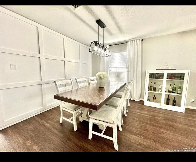 Building Photo - 10142 Amber Flora Dr