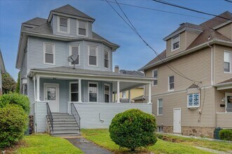Building Photo - 4 Bed 1 Bath Large Home