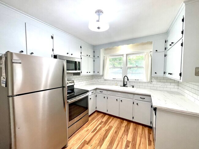 Kitchen - 3246 Hayes St NE
