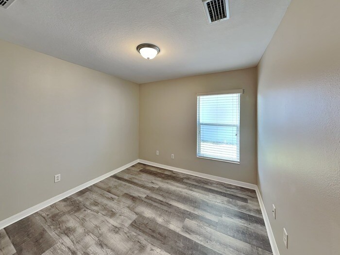 Building Photo - 10113 36th Ct E