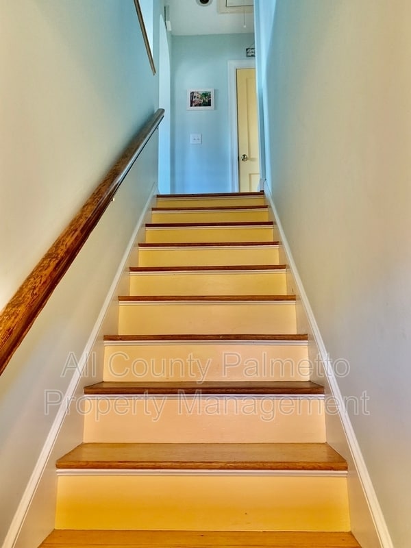 Building Photo - 213 Gordon St