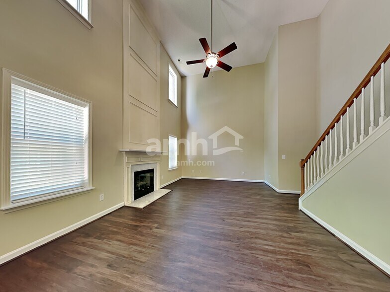 Building Photo - 209 Kindlewood Dr