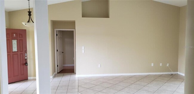 Building Photo - 494 Lake of the Woods Dr