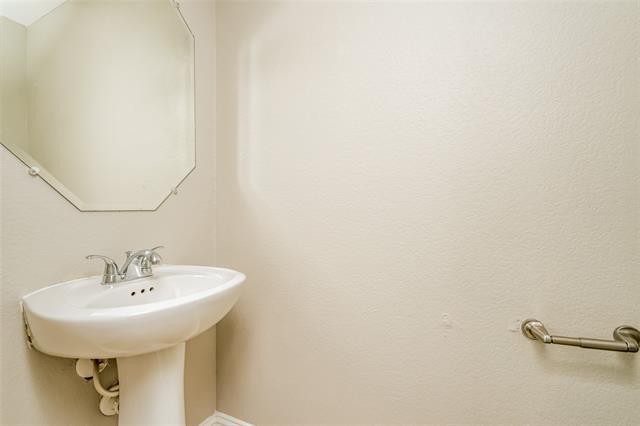 Building Photo - 431 Parker Dr