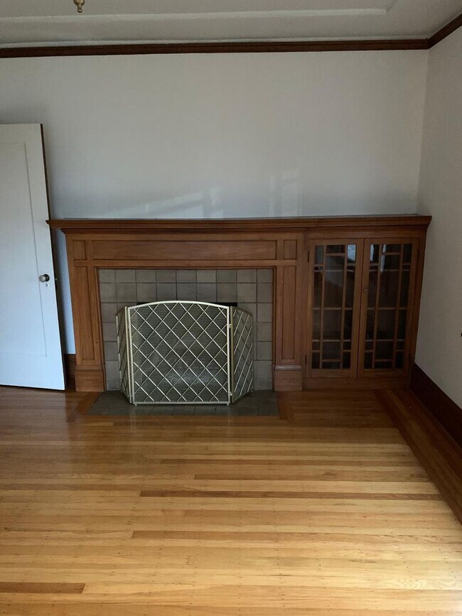 Building Photo - Welcome To Your New Home In The Heart Of O...
