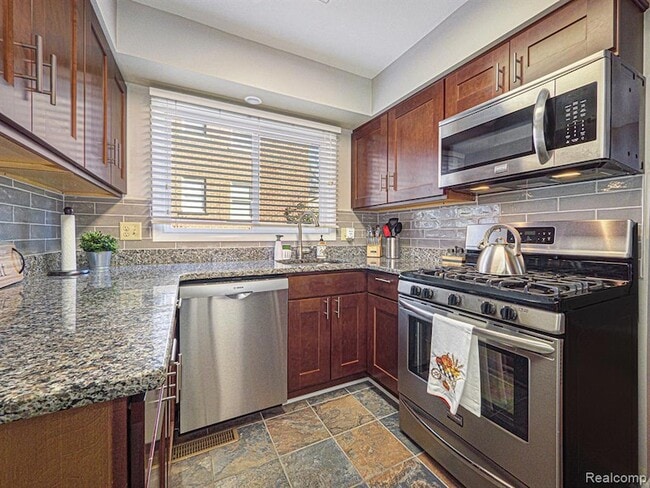 Building Photo - 421 S 7th St