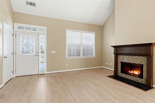 Building Photo - 726 Gardenside Cir SE