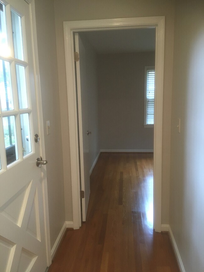 Building Photo - 14 Fairway Dr