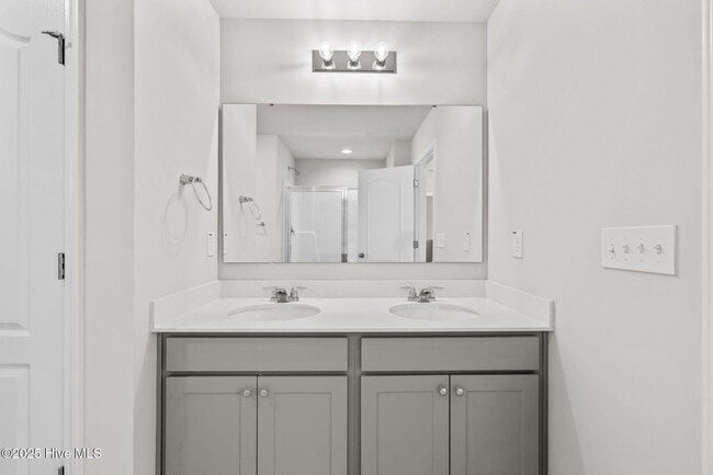 Building Photo - 705 Conductor Ct
