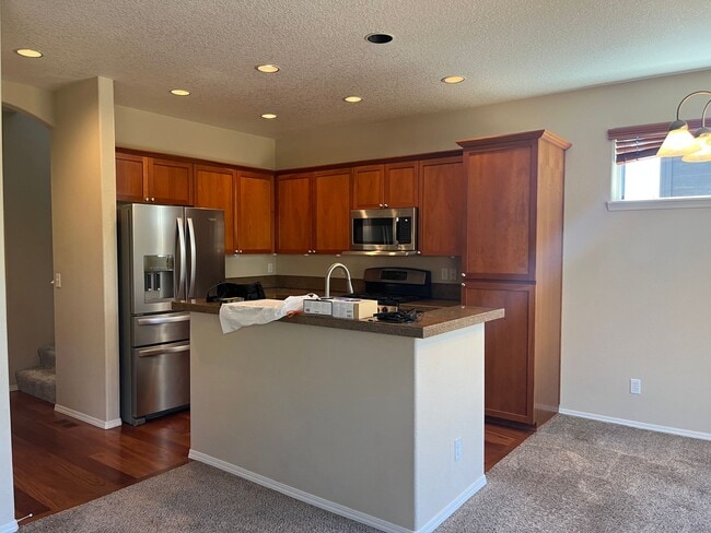 Building Photo - Beautiful 4BD + Den | 2.5BA | Single Family Home | Orenco Gardens Neighborhood