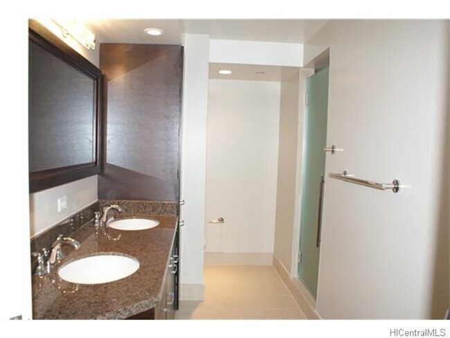Building Photo - Allure Waikiki - 2 bedroom, 2 bath with 1 ...