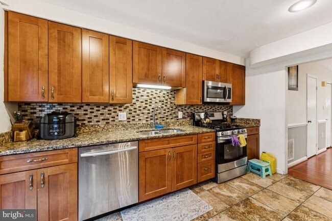 Building Photo - 14430 Bakersfield Ct