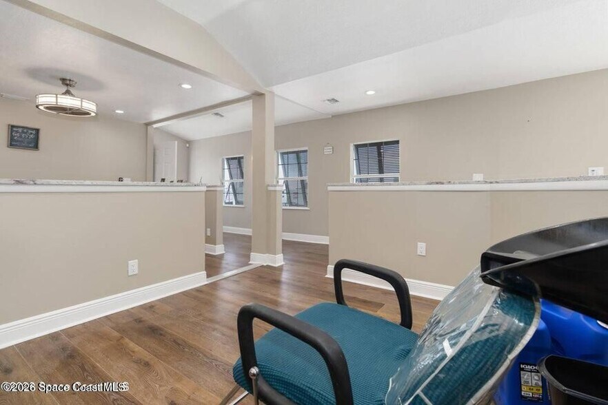 Building Photo - 1280 US-1