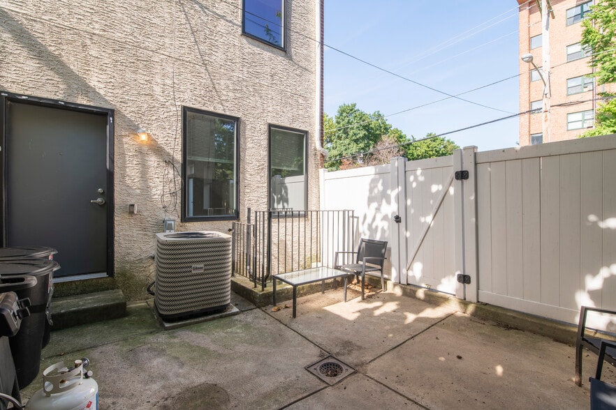 Building Photo - 1643 Fitzwater St