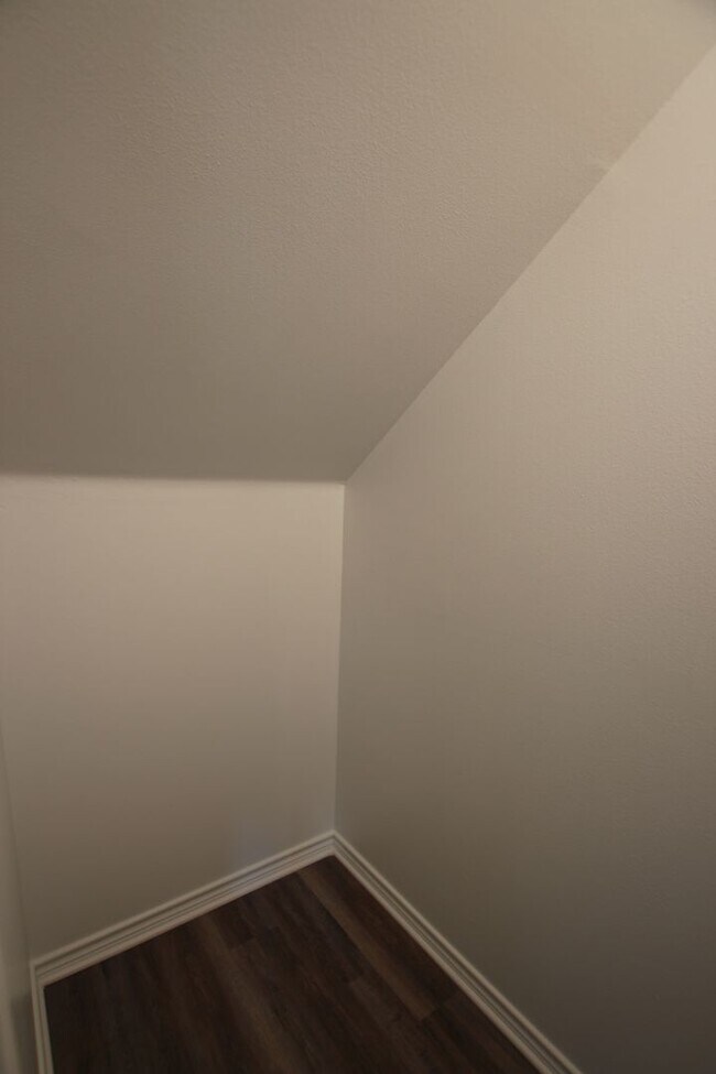Building Photo - 2 Bedroom, 2.5 Bathroom, 1 Car Garage- Mov...