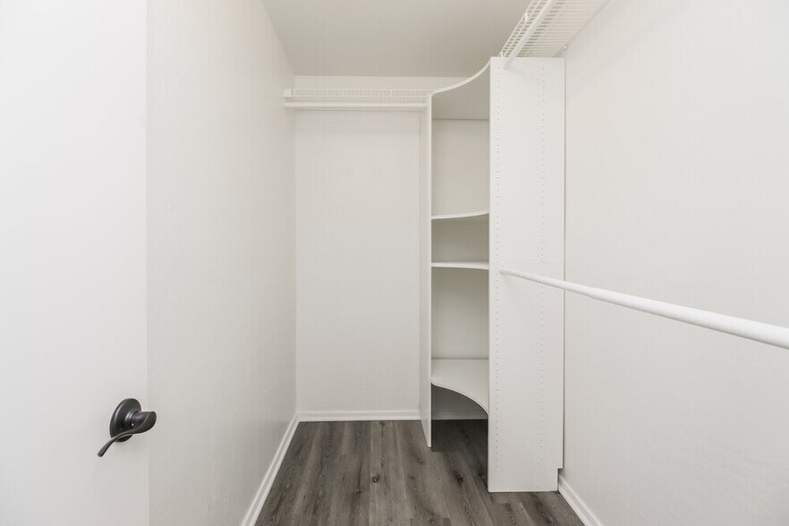 Building Photo - 3229 W Alta Vista Rd