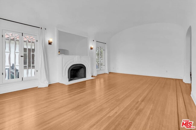 Building Photo - 6131 W 5th St