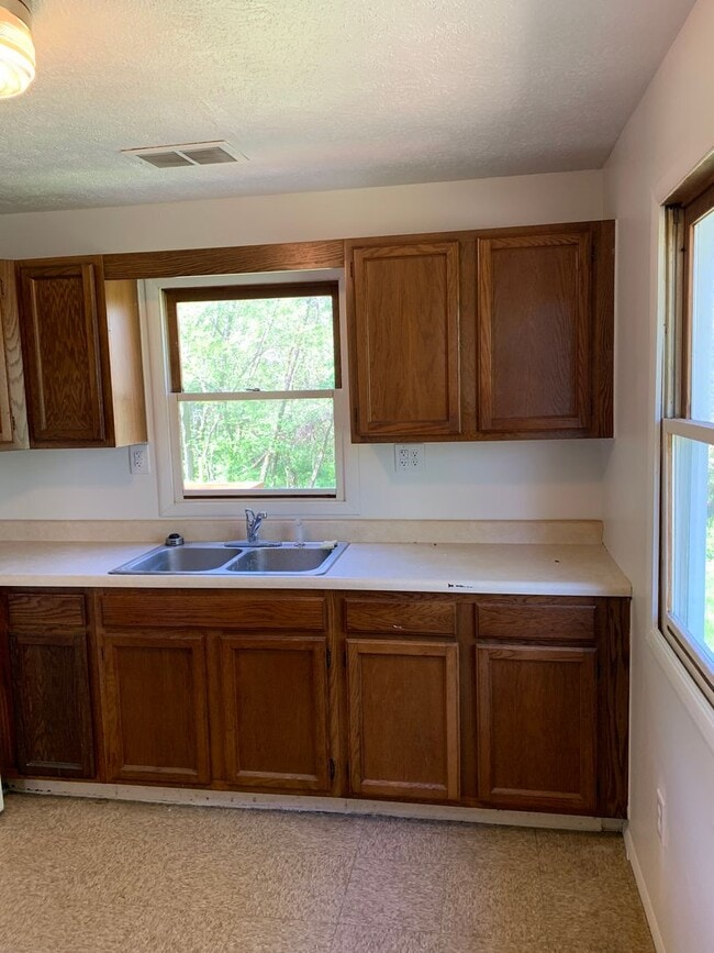 Building Photo - 3605 W Woodyard Rd