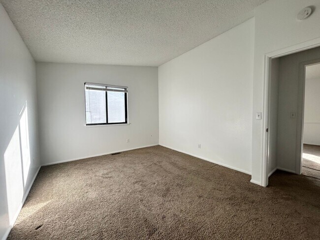 Building Photo - Completely Remodeled Home for Rent in Northwest Longmont