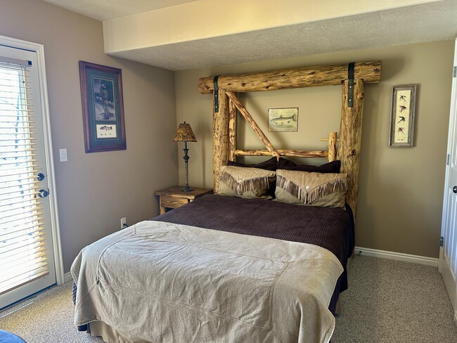 Building Photo - 3555 N Fox Run Dr