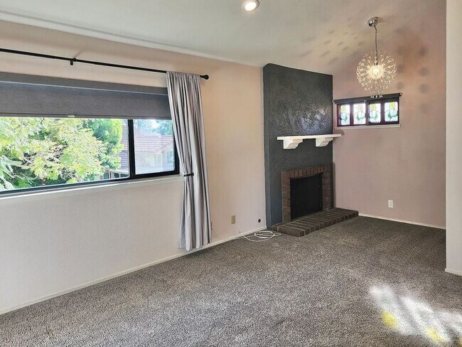 Building Photo - 8396 Sunbeam Cir