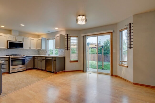 Building Photo - Stunning 4 Bedroom, 2.5 Bathroom Home With...