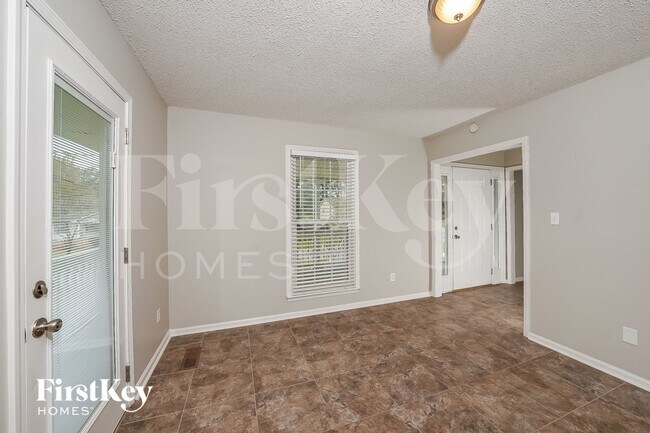 Building Photo - 1731 Tudor Dr