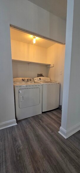 Building Photo - 5703 Willowbrook Dr