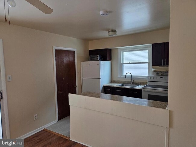 Building Photo - 15 W Plumstead Ave